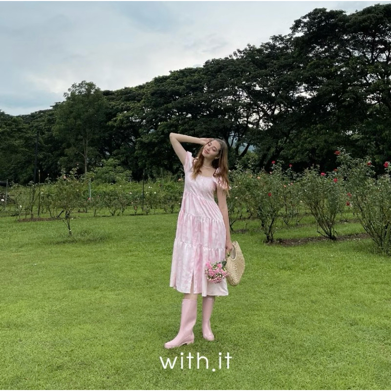 เดรสยาวระบาย wendy flower dress แบรนด์ with.ti.store ชุดคนท้อง ใส่ได้ค่ะ (ใส่ครั้งเดียว)