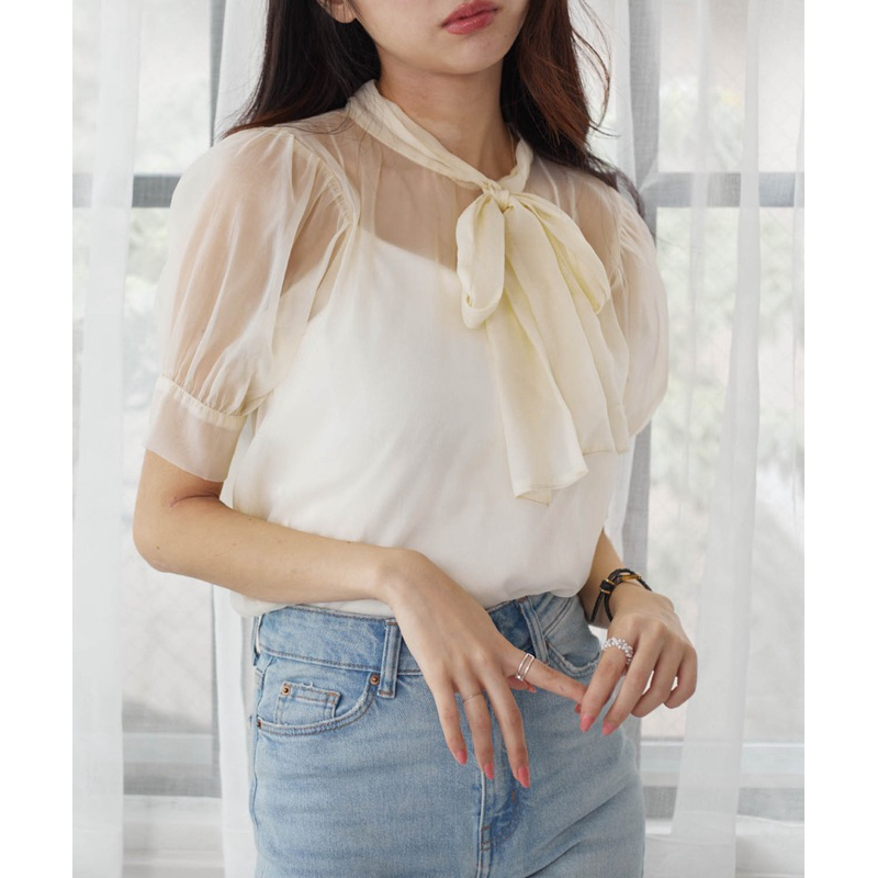 แบรนด์ WEGO แท้ จากญี่ปุ่น มือ1 ป้ายห้อย เสื้อผ้าแก้วแต่งผูกโบว์ตรงคอ ผ้านิ่มมาก ไม่คันเลยกระดุมหลัง