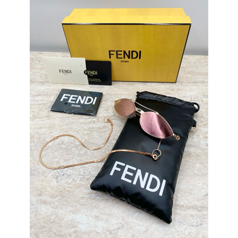 FENDI BAGUETTE sunglasses 💯% Authentic รุ่น FE40114U สี Gold Mirror แฟชั่นที่มาพร้อมฟังค์ชั่น