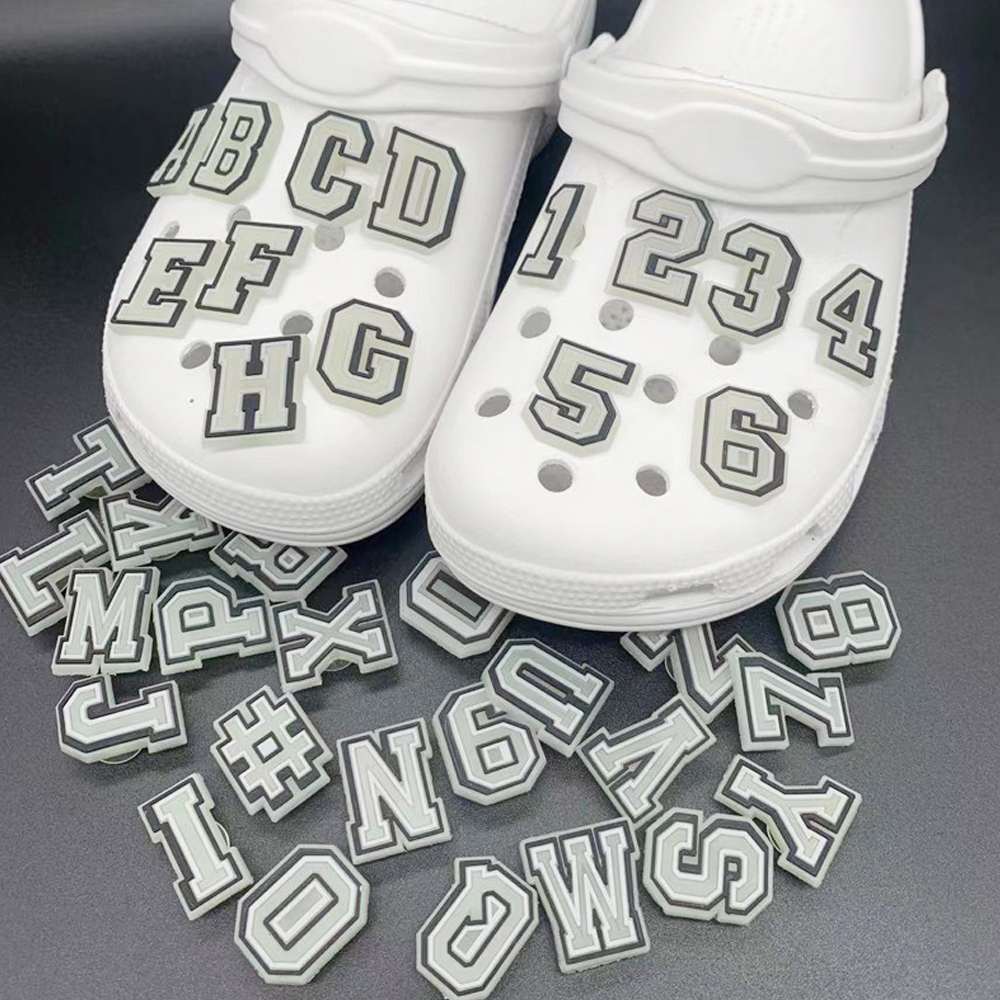 ตัวติดรองเท้า Pvc ตัวอักษร A-Z เรืองแสง สำหรับตกแต่งรองเท้า Jibbitz