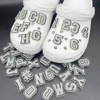 ตัวติดรองเท้า Pvc ตัวอักษร A-Z เรืองแสง สำหรับตกแต่งรองเท้าหัวโต ทุกรุ่น ติดง่าย น่ารักๆ