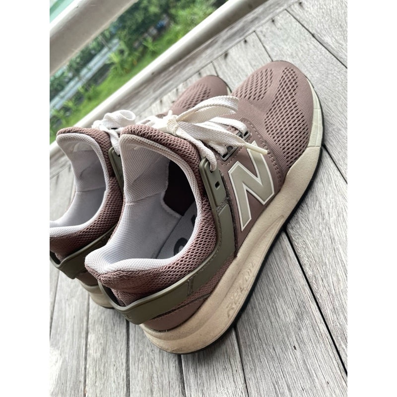 รองเท้า New balance 247