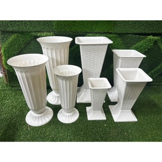 แจกันพลาสติกสูงทรงกรวย และทรงสี่เหลี่ยมลายสาน จัดดอกไม้ปลอมถ…