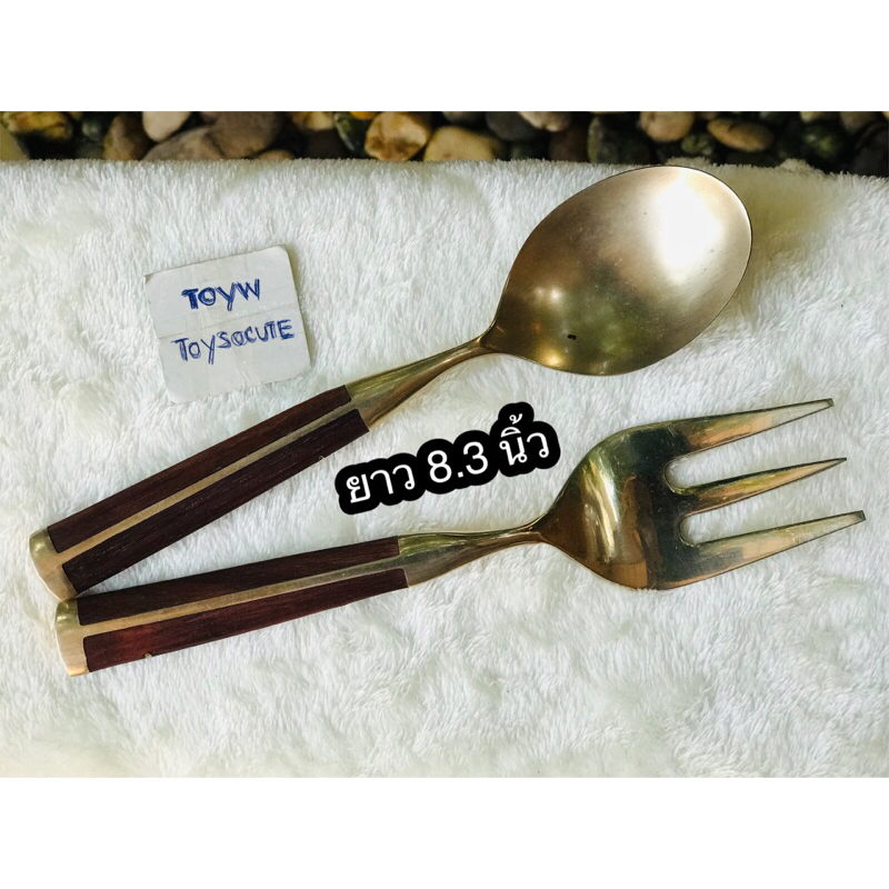 งานเก่า Vintage brass salad fork and spoon ช้อนส้อมทองเหลือง ช้อนส้อมสลัดทองเหลืองด้ามไม้