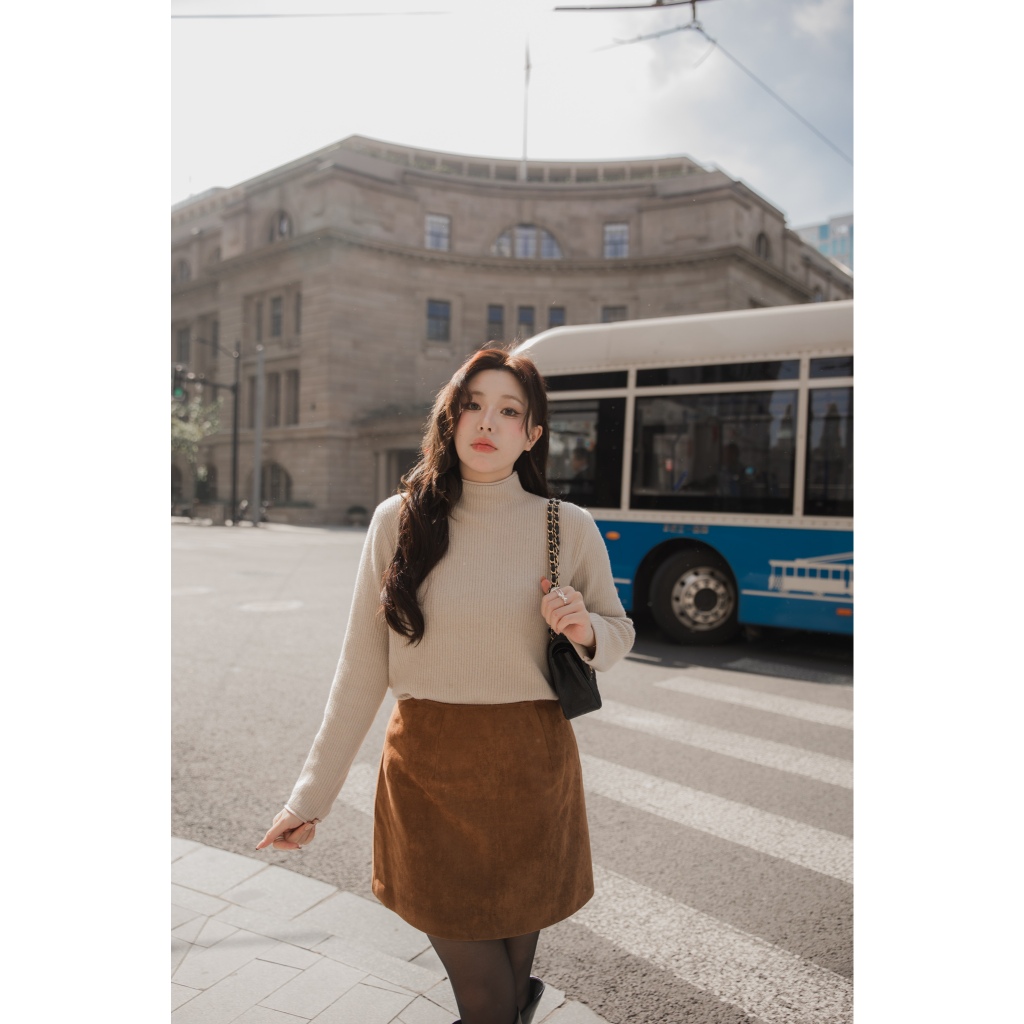 กระโปรงทรงเอ สีน้ำตาล ผ้าเป็นหนังกลับ ซับในอย่างดีค่า brown skirts