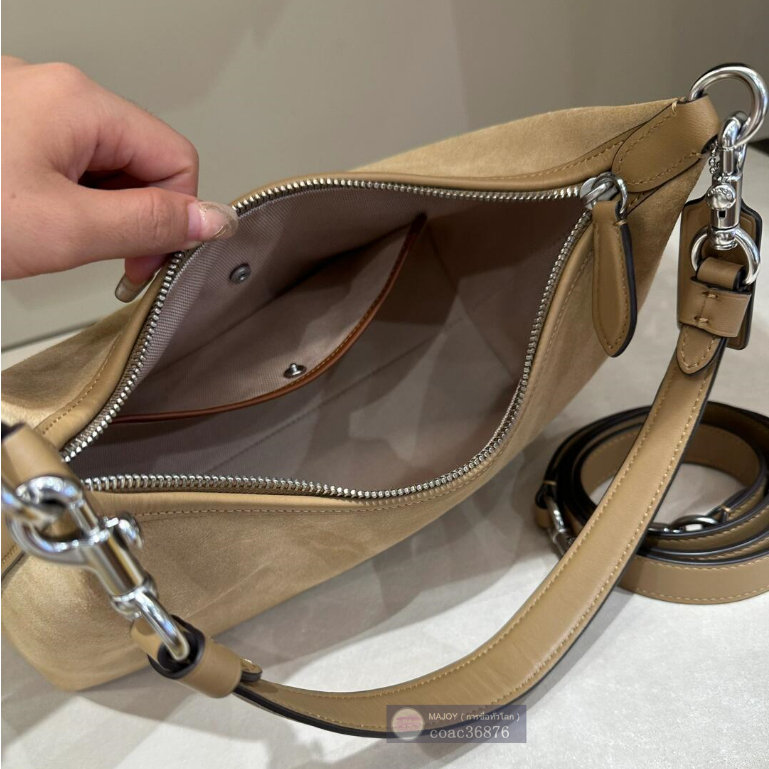 แท้💯% outlet Juliet 30 ปิดซิป สายสะพายไหล่ปรับระดับได้ กระเป๋าสะพายไหล่ขนาดใหญ่ของผู้หญิงหนังวัวเคลือบเงากระเป๋าถือสีทึบ