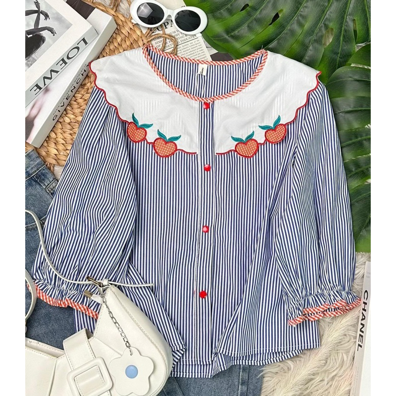 เสื้อคอกลมแขนยาวคอปกบัวสีขาวแต่งลายปัก Embroidered Apple Blue Striped Long Sleeve Shirt เข้าใหม่ ลายทางลง สีน้ำเงิน