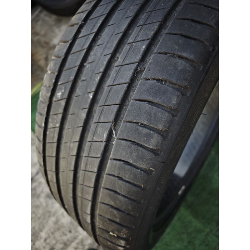 ยางเปอร์เซ็นต์ Michilin ขนาด 225/45 R20 ปี 18 มี 1 เส้นราคาเส้นละ 300 บาท