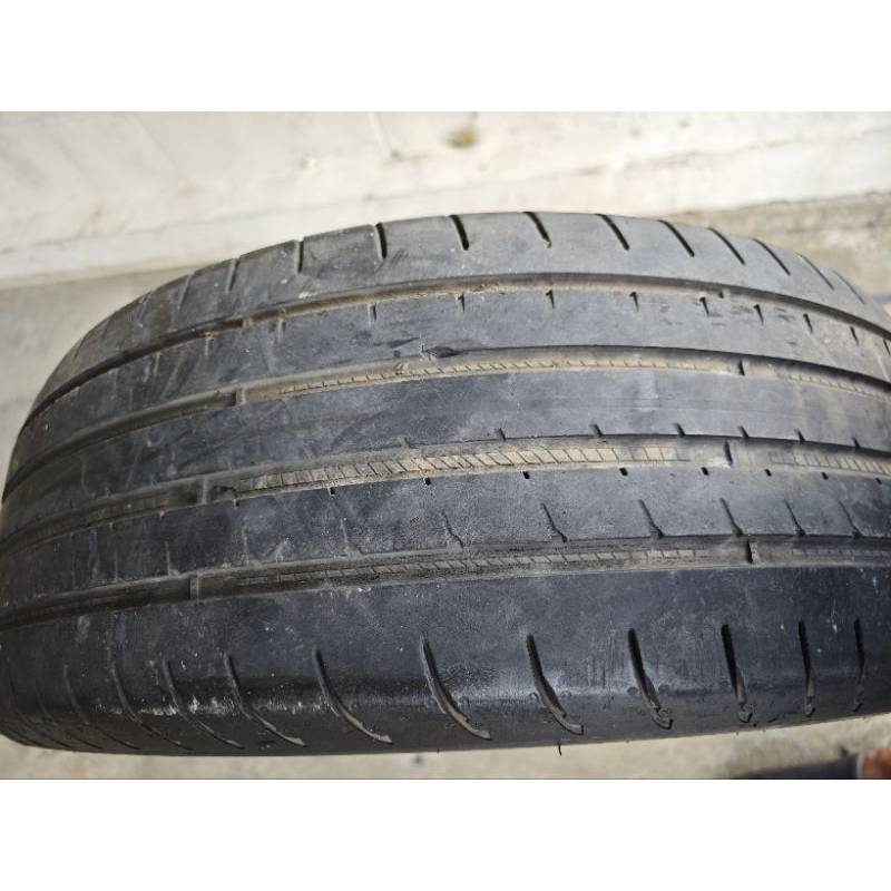 ยางเปอร์เซ็นต์ Goodyear eagle F1 ขนาด 235/55 R19 ปี 20  มีปะ ราคาเส้นละ 300 บาท