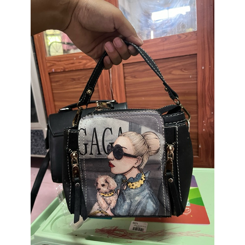 กระเป๋ามือสองสภาพดี 50บาท ใบใหญ่พร้อมสายสะพายทุกลูก
