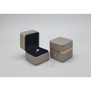 กล่องแหวน คิ้วทอง มีหมุด รหัส CNJG65