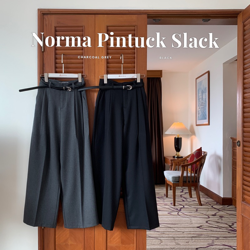 SOMEDRESS | Norma Pintuck Slack | กางเกงแสลคขากว้างแบบพอดีพร้อมเข็มขัด
