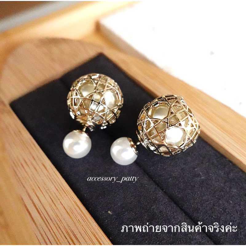✨ต่างหูมุกก้านเงิน รุ่นD/26 หรูหราสง่าด้วยมุกล้อมฉลุเส้นสีทองอ่อน งานสวยเป๊ะสุดค่ะ💛