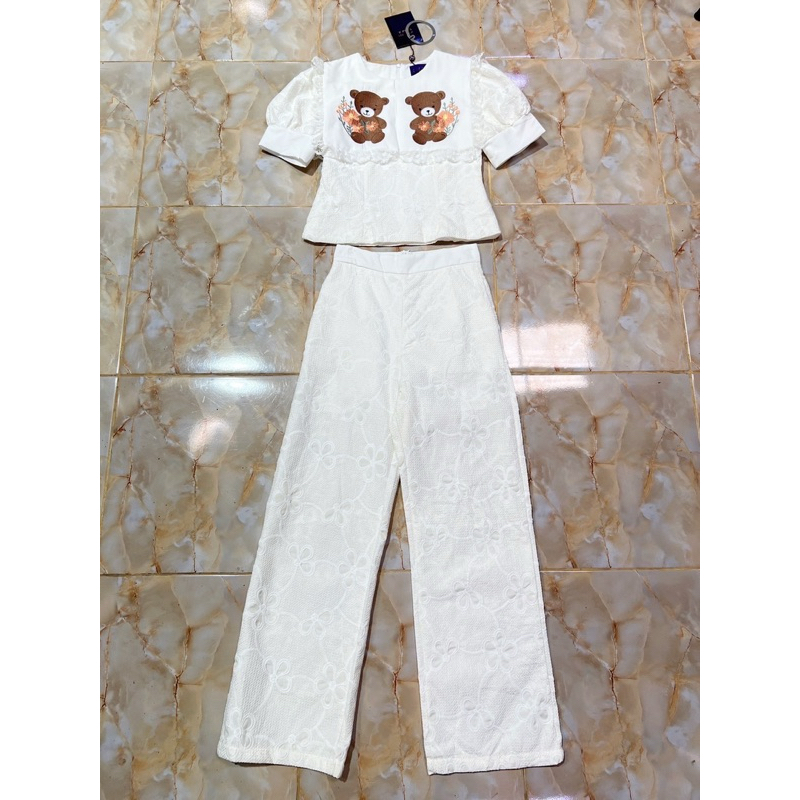 (s,m,l,xl,2xl) ชุดเซตกางเกงขายาว ผ้าลูกไม้ คอปกแัก ลายหมี งานป้าย chalita