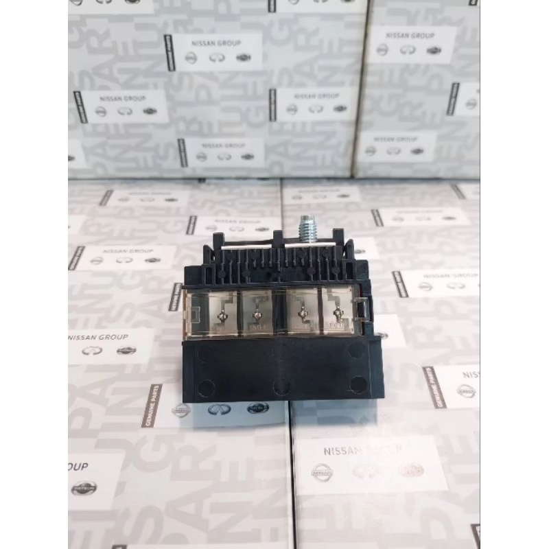 ฟิวส์ที่ขั้วบวกแบตเตอร์ 100 A  NISSAN NAVALA ( D40 ) และ NISSAN URVAN ( E25 ) 24380-79910