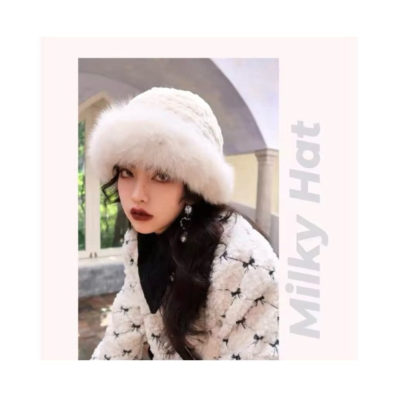 หมวกกันหนาวขนปุกปุย สีขาวนวล Iris fashion มือสอง