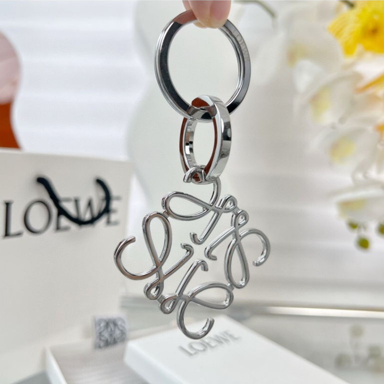 Pre order LOEWE Anagram โลเอเว่ พวงกุญแจ Keychain