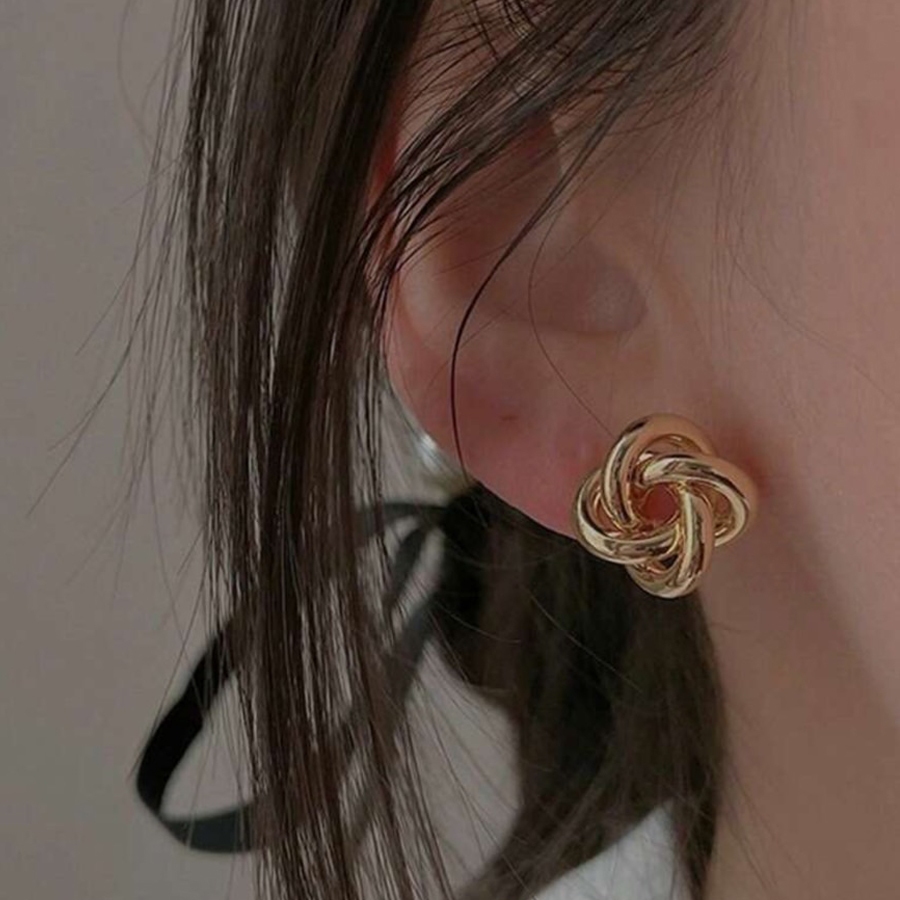 MORNING DAISYS ต่างหูแบบเสียบโลหะเคลืองสีทอง ทรงเกลียว