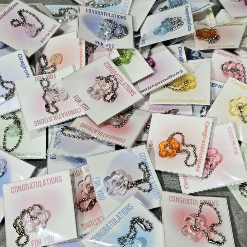 (เตรียมจัดส่ง 1-2 วันนะคะ)ของปัจฉิมราคาถูก(ราคาต่อ 1 ชิ้น) ของปัจฉิม พวงกุญแจ สายห้อยมือถือ (P) สินค้า