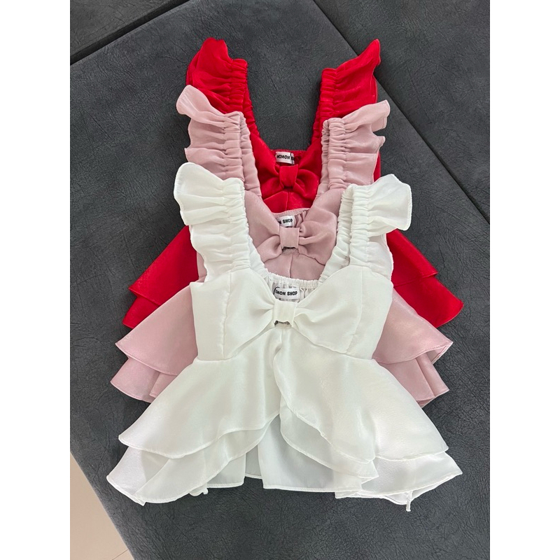 Wimon Shop เสื้อสายเดี่ยวแต่งระแขนระบาย โบว์หน้า เนื้อผ้าเงาพริ้ว