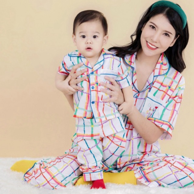 ชุดนอนแขนสั้น ขายาว สำหรับเด็กเล็ก เด็กโต ผู้ใหญ่ ลายตารางสีสัน