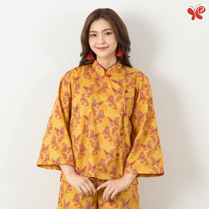 Woman Mandarin Oversized Top - Dancing Lion เสื้อคอจีนทรงโอเวอร์ไซส์แขนยาว จาก Cotton 100% ทอในรูปแบบของซาติน