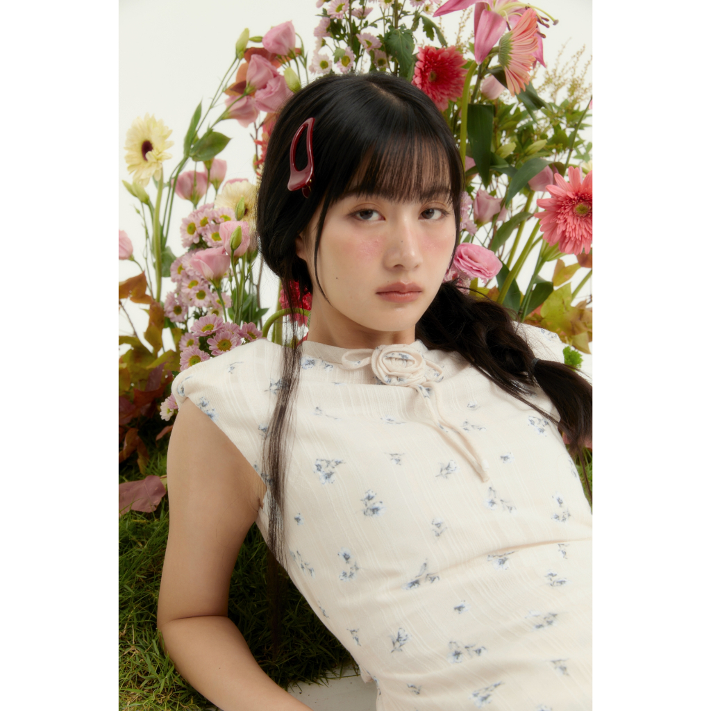 DEARDARLING DOBBY TOP เสื้อแขนเลย เปิดหลัง เข็มกลัดดอกไม้สามารถถอดได้ สินค้าพร้อมส่ง