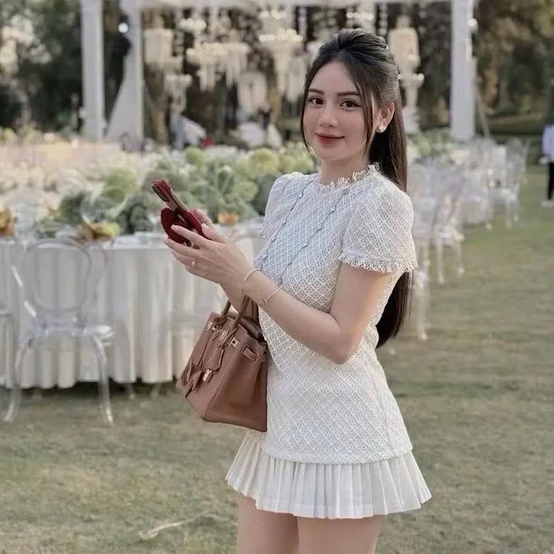 ชุดเซ็ตเวียดนาม เสื้อลูกไม้แขนสั้นและกระโปรงสั้นจับจีบ ชุดเซ็ต2ชิ้น