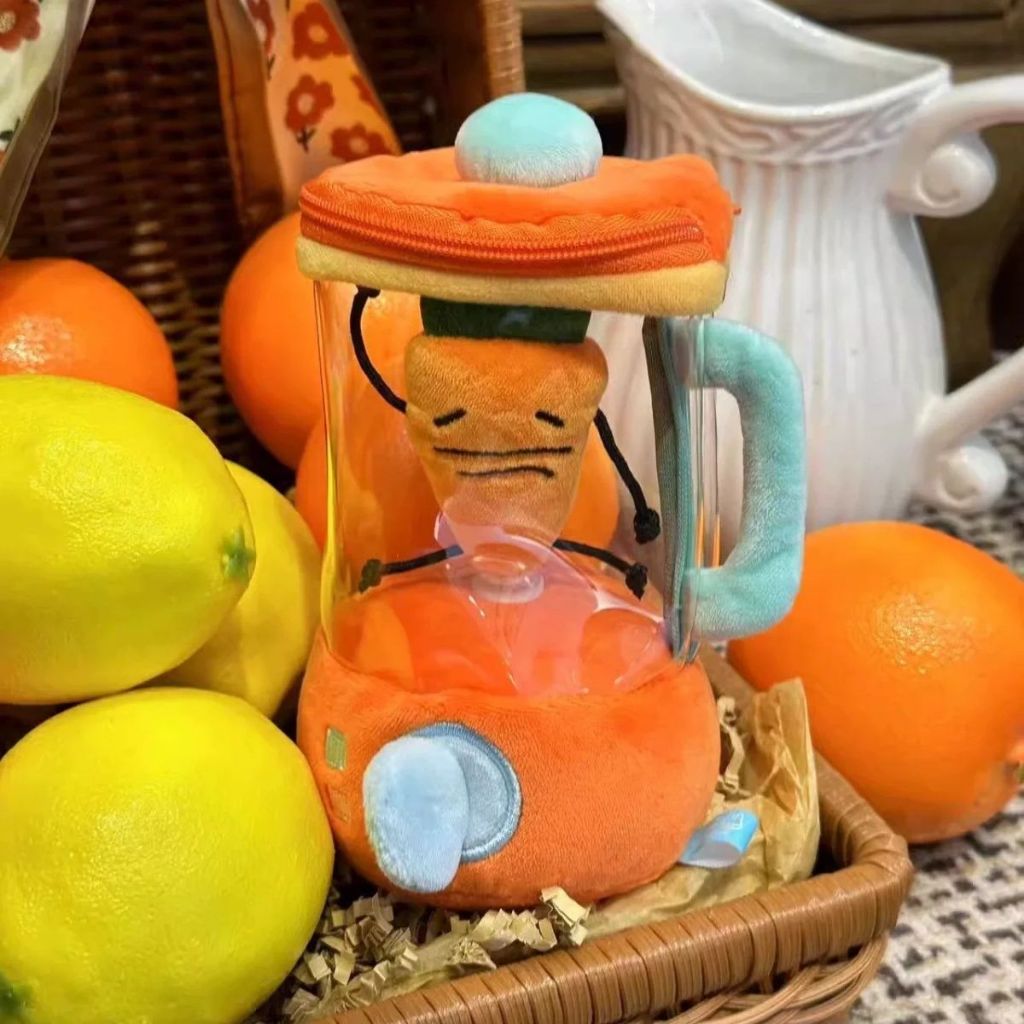 【ส่งภายใน 24 ชั่วโมง】Plush Carrot Juicer Toy ของเล่นคั้นน้ำผลไม้แครอทตุ๊กตา เล่น,สร้างสรรค์15ซม.เชือกสีส้มหมุนตุ๊กตาคั้น