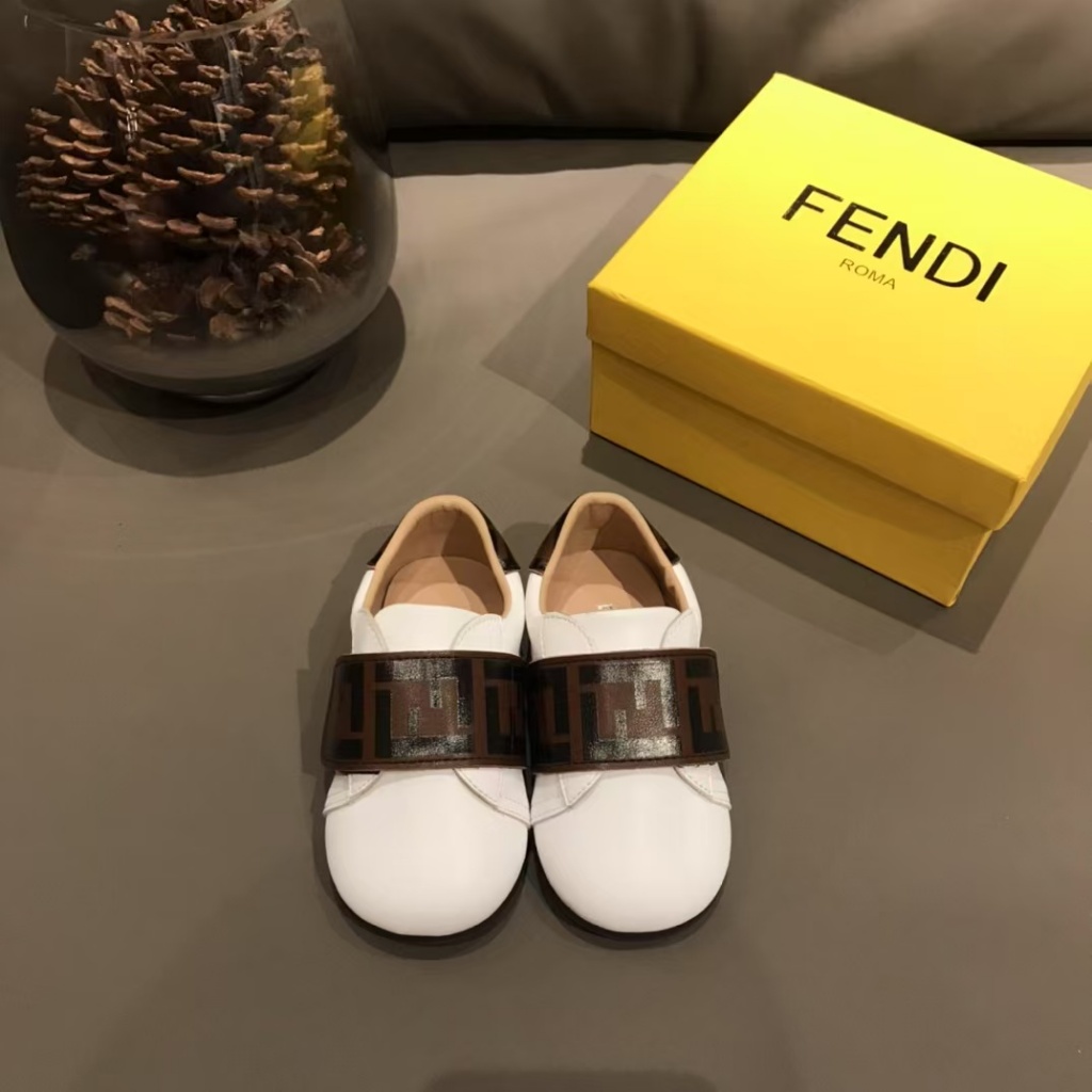 รองเท้าเด็กตัวอักษรน้ำหนักเบา Fendi ใหม่ของแท้ --- ขนาด 14-19