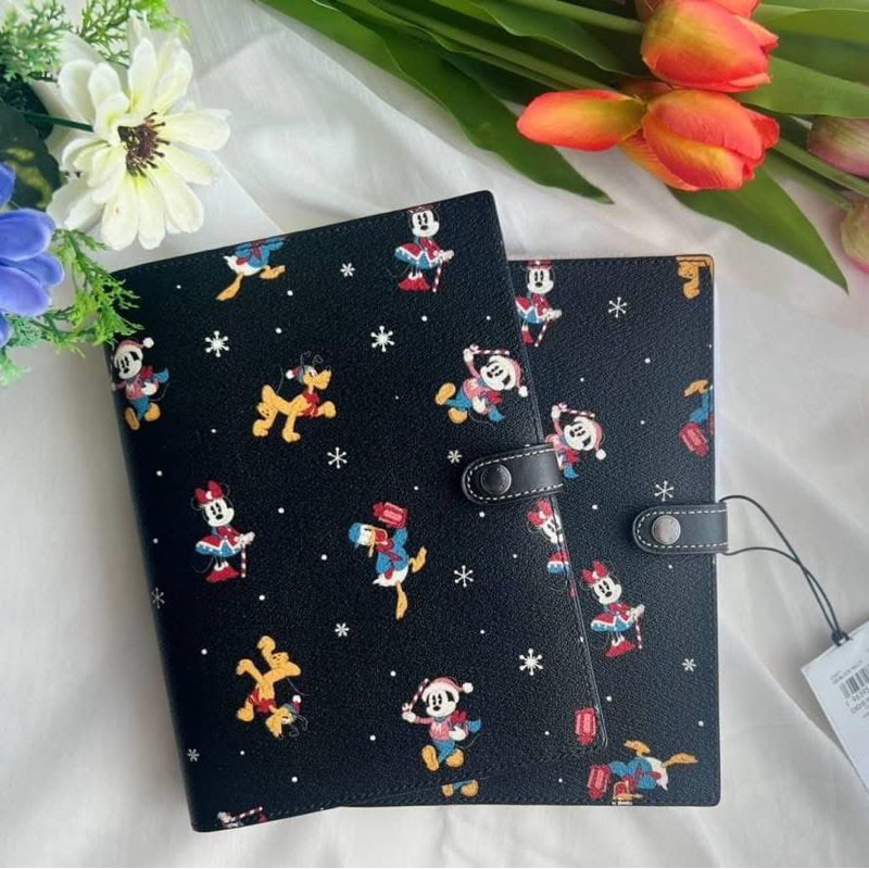 🛍️พร้อมส่งที่ไทย Disney X Coach Notebook With Holiday Print สมุดโน๊ตคอลเลคชั่นมิกกี้