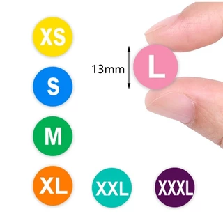 สติ๊กเกอร์ไซส์เสื้อผ้า (S-XXL) พื้นสี 100 ดวง/แผ่น ขนาด 13 มม. CLOTHING SIZE STICKERS