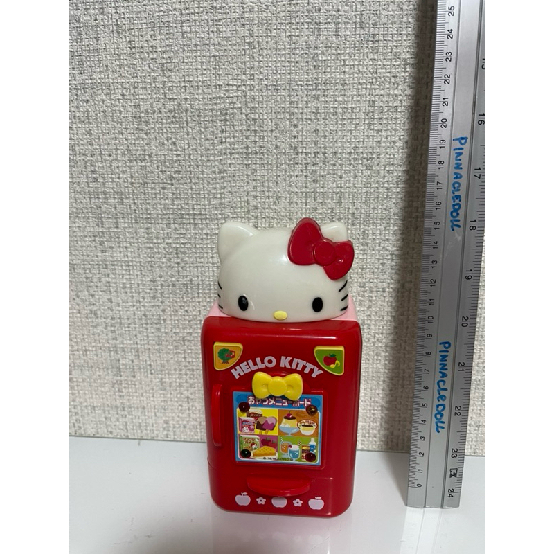 Hello kitty ตู้เย็นจิ๋ว มีเสียง มีไฟ ตู้เปล่าตำหนิมีรูแตกที่หู ของแท้ค่ะ สภาพ90%
