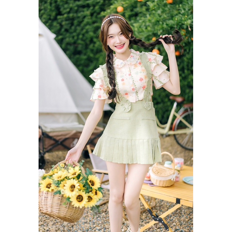 [LISA] A0725 ชุดเซตเอี๊ยมคอบัวกระดุมหน้าแขนระบายกระโปรงชายจับจีบแต่งกระเป๋าหน้า ทรงสวยน่ารักมากลูกคุณหนูใส่เที่ยว คาเฟ่