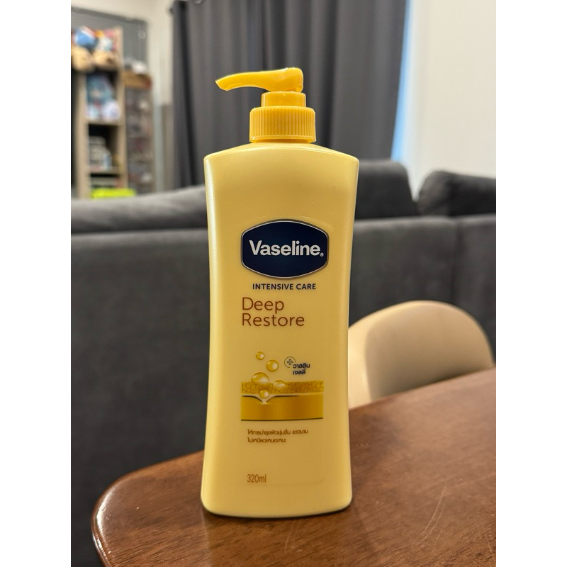 โลชั่น ครีมทาผิว วาสลีน อินเทนซีฟ แคร์ ดีพ รีสโตร์ ปริมาณ 300 มล. Vaseline
