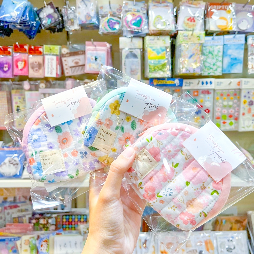 Muffin pouch 👛💐กระเป๋าแป็ก ลาย ดอกไม้สุดน่ารัก ตะมุตะมิ กระเป๋า เล็กจิ๋วสุดนุ่มฟู น่ารัก ๆ [Twenty.t