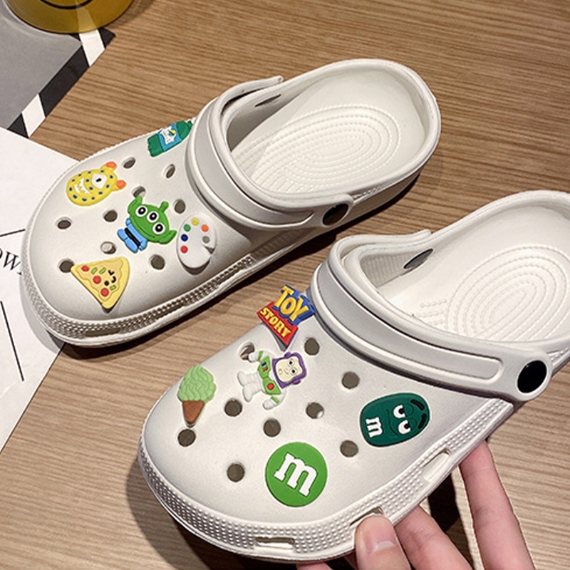 SUNDAY2020 สินค้าราคาดี รองเท้าแฟชั่นไซส์ใหญ่ รุ่นนี้ใส่ได้สองแบบ จะรัดส้นหรือแบบสวม ก็เท่มาก ทำมาสำหรับ ผู้ชายโดย