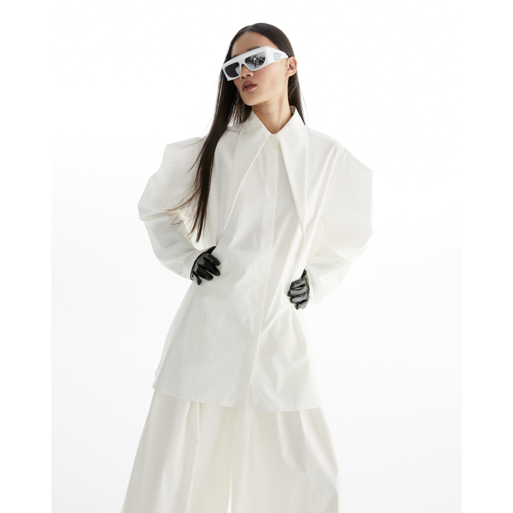 The SRT X14 (TBL245) Snowpiercer Oversized Shirt - เสื้อเชิ้ตโอเวอร์ไซส์แขนยาว ปกแหลม สีขาว — صورة 4