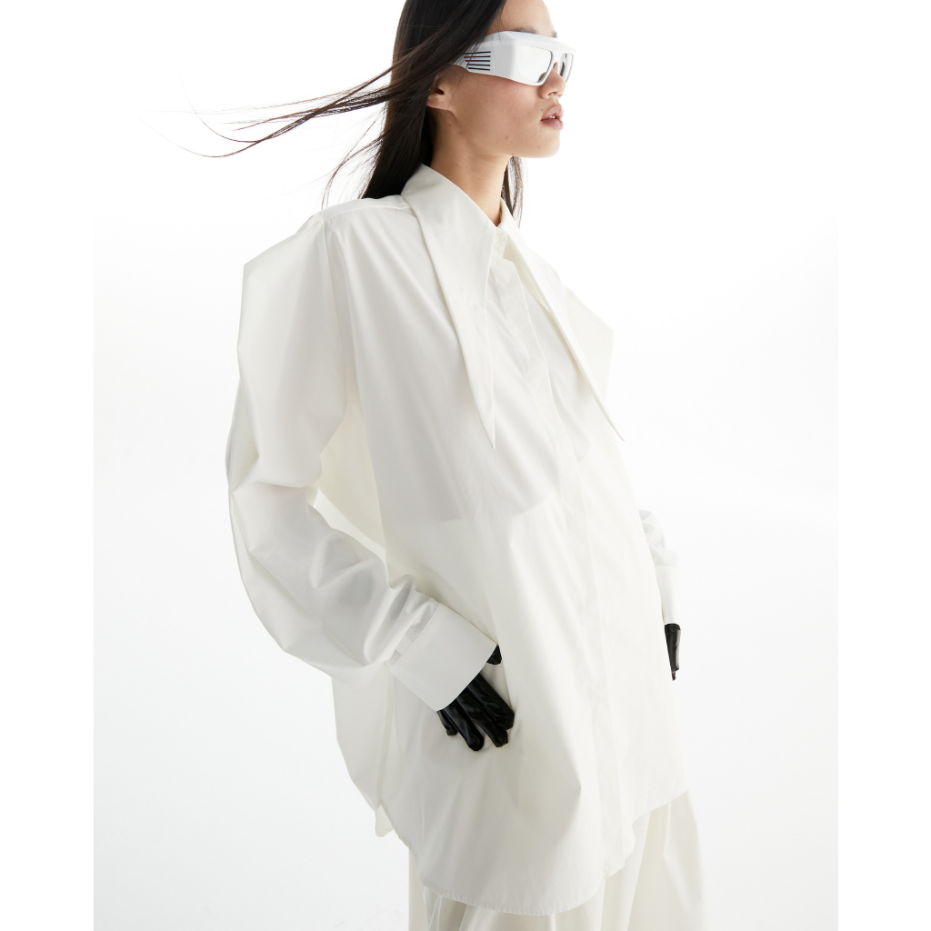The SRT X14 (TBL245) Snowpiercer Oversized Shirt - เสื้อเชิ้ตโอเวอร์ไซส์แขนยาว ปกแหลม สีขาว — صورة 2