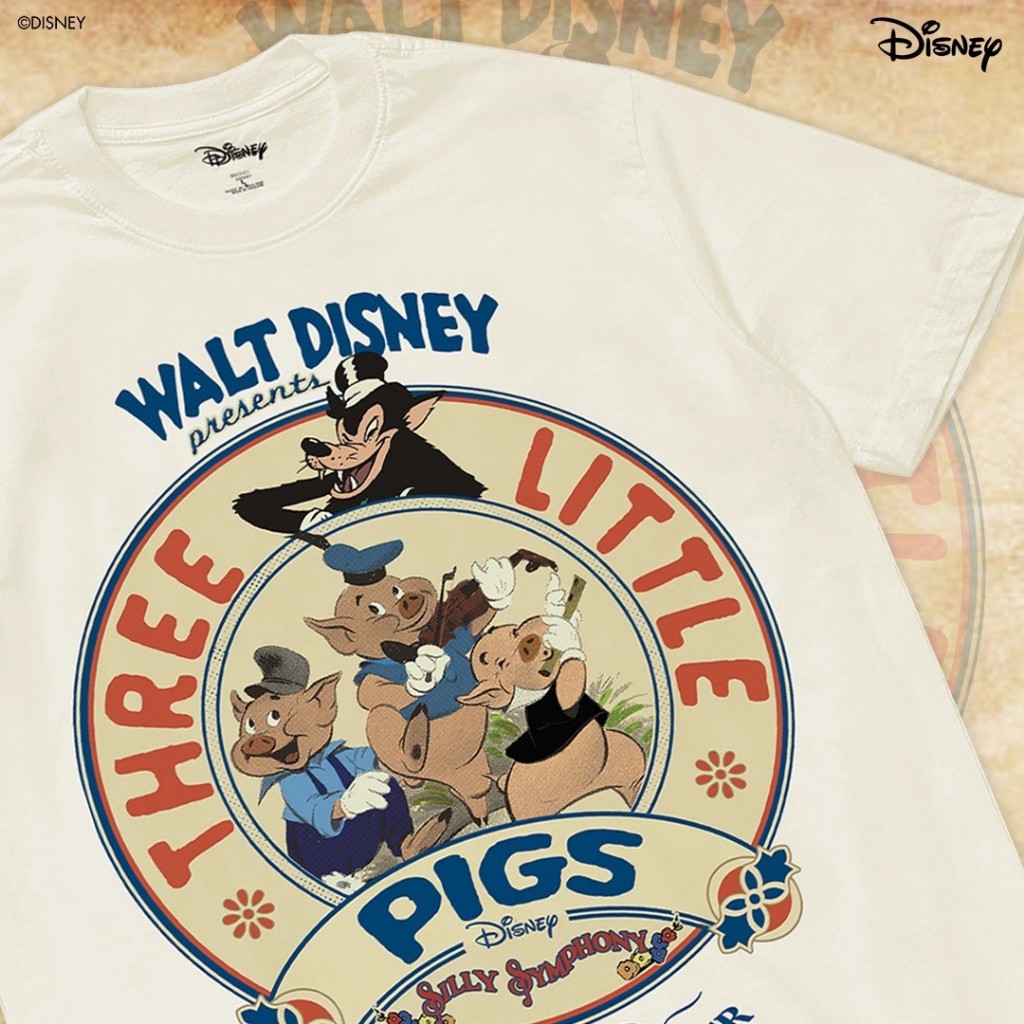 Power 7 Shop เสื้อยืดการ์ตูน "ลูกหมูสามตัว" (The Three Little Pigs) คอลเลคชั่น "Disney Classics" (TMX-149-สีครีม) — صورة 3