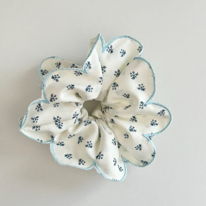 gimmeblessed.co — emily scrunchies (ยางรัดผมผ้าลินินทรงดอกไม้)