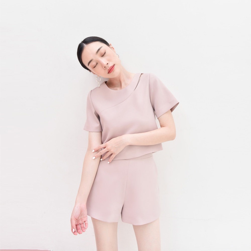 CONT | Rene Top เสื้อครอป แขนสั้น มีดีเทล cut out
