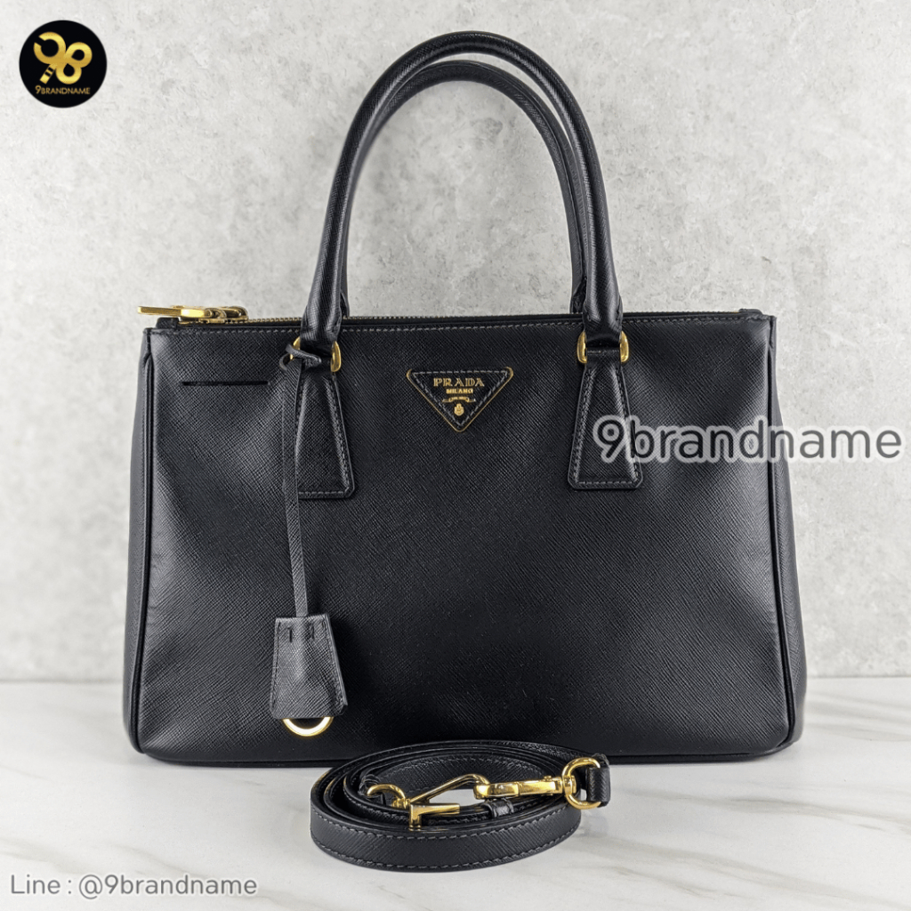 Prada Saffiano 30 Double Zip	Saffiano	 มือสอง ก่อนสั่งซื้อทักแชทก่อนนะคะ