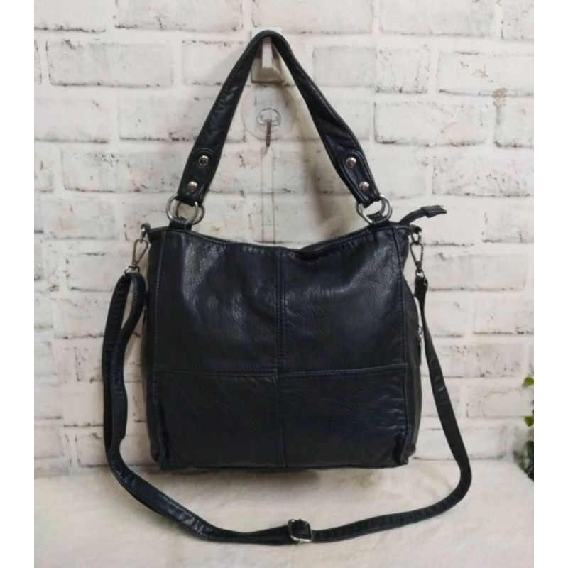 กระเป๋าหนังนิ่ม MONCROSS 1ช่องหลัก มีช่องย่อย หลัง 1ช่อง
ราคา : 390

กว้าง 10.5นิ้ว สูง 10.5นิ้ว ฐาน