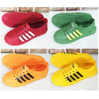 รองเท้าสวมหุ้มส้นคัทชูไฟล่อนสีสดใส เบอร์ 39-44 ราคาถูกคู่ละ 65 บาท น้ำหนักเบามาก ไม่อับชื้น สวมใส่สบาย