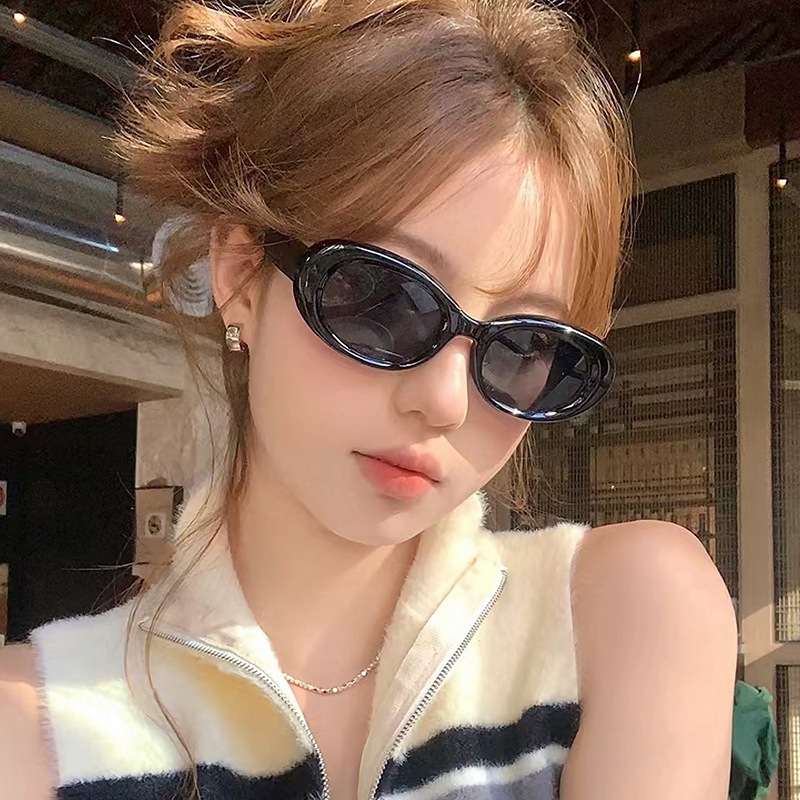[จัดส่งในกทม]แฟชั่นเกาหลี แว่นตาแฟชั่น แว่นตากันแดด รูปไข่ แว่นสายตาแมว hip-hop เรโทร เครื่องประดับแฟชั่น Unisex