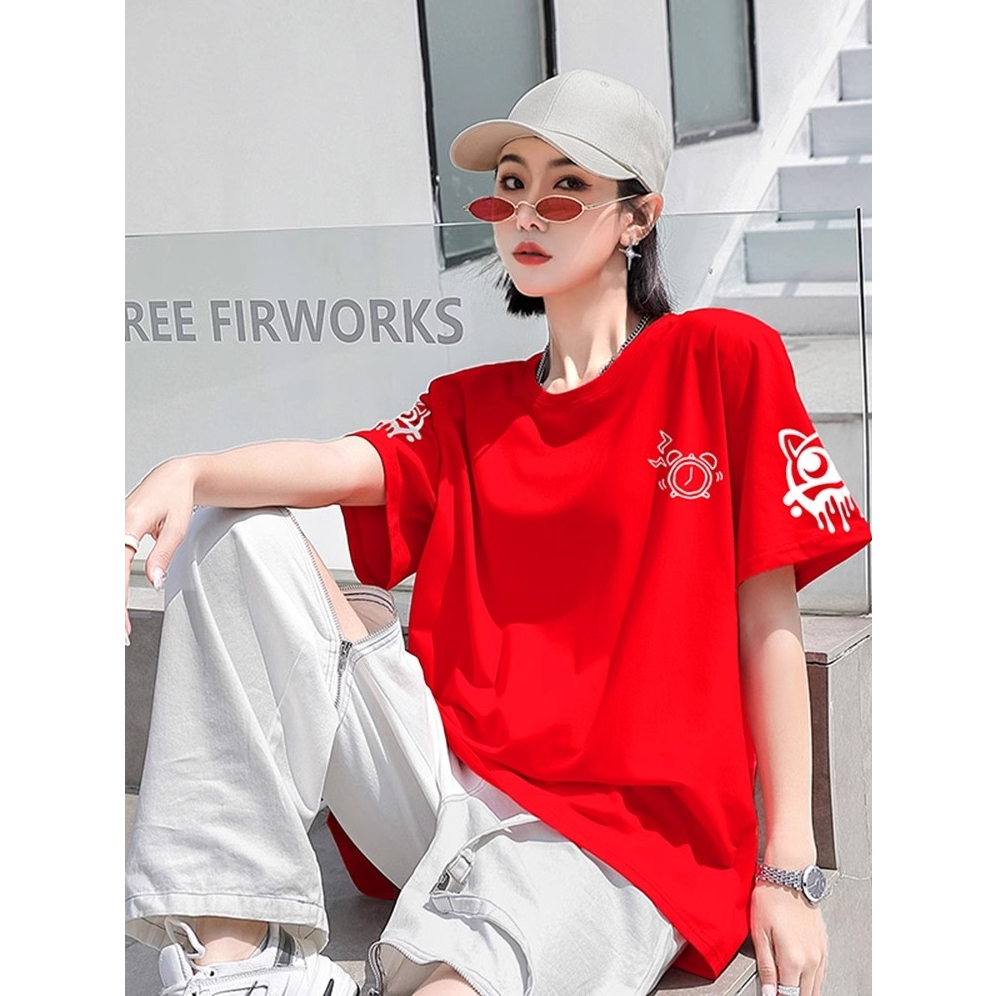 ไหล่ขวาแขนสั้นอ้วนมม.คลุมหน้าท้องซ่อนเนื้อสีแดงหลวม2024เสื้อยืดใหม่สำหรับผู้หญิง