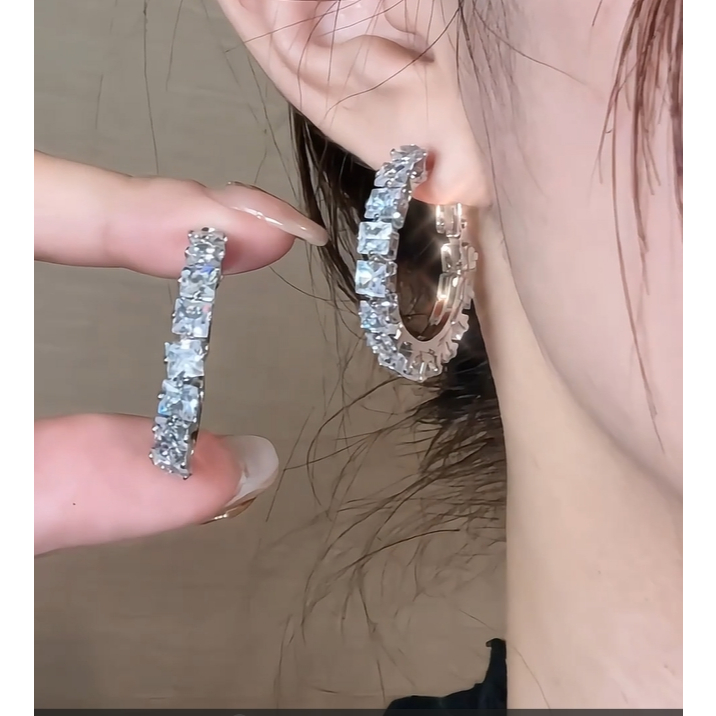 Linda ต่างหูประดับเพชรเพทาย สไตล์ยุโรบ รูปทรงกลมเรียบง่ายสวมใส่สบาย แฟชั่นผู้หญิงวัยทำงาน