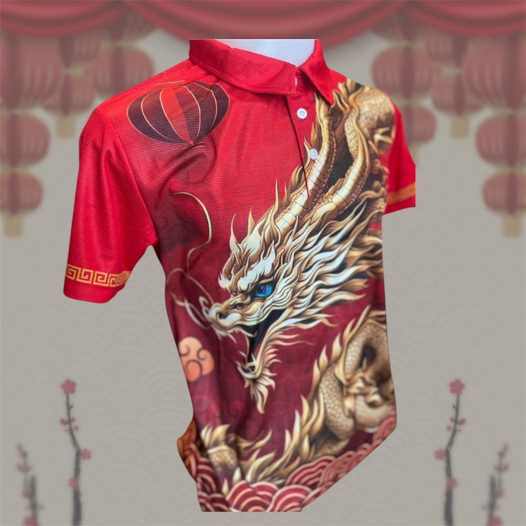 เสื้อโปโล ลายมังกรใหญ่ ต้อนรับความมั่งคั่งร่ำรวย - Man แดง   ( xxs - 2xL ) ใส่แล้วเฮง ต้องรุ่นนี้ ** พร้อมส่ง