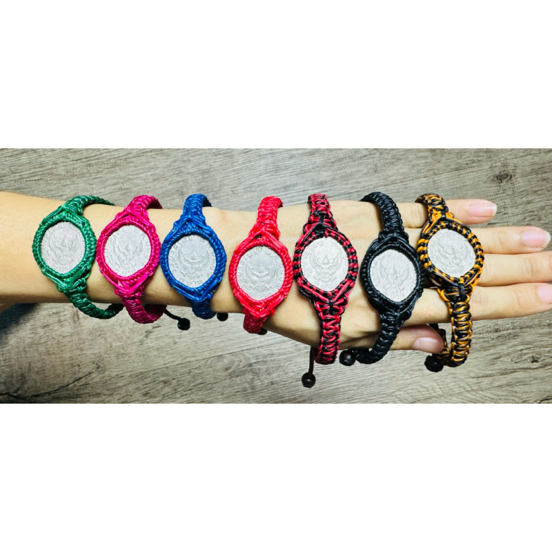 สร้อยข้อมือ เหรียญครุฑ1บาทปี2517 งานถักเชือกเทียน เหรียญแท้ งานhandmade